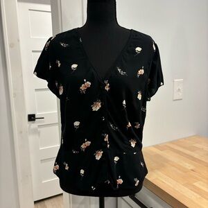 Abercrombie & Fitch floral flutter sleeve blouse black flowered medium